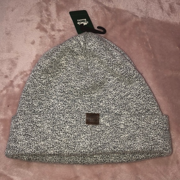 NWT Roots Grey Toque Beanie - Picture 2 of 6
